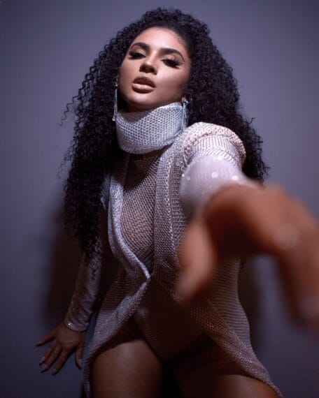 Mileide Mihaile se inspira em figurino de brilhantes de Beyoncé para look do ensaio técnico da Grande Rio 1 IMG 9554 POP CYBER