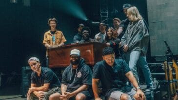 Elevation worship apresenta oficialmente o segundo single em portugues do seu ep leao leon POP CYBER