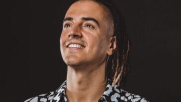 Dre Guazzelli convida integrantes da Orquestra Sinfonica Municipal de Sao Paulo para a producao de 22Lili Wong22 em parceria com Matthew Taylor scaled POP CYBER