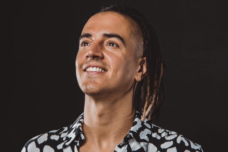 Dre Guazzelli convida integrantes da Orquestra Sinfonica Municipal de Sao Paulo para a producao de 22Lili Wong22 em parceria com Matthew Taylor scaled POP CYBER