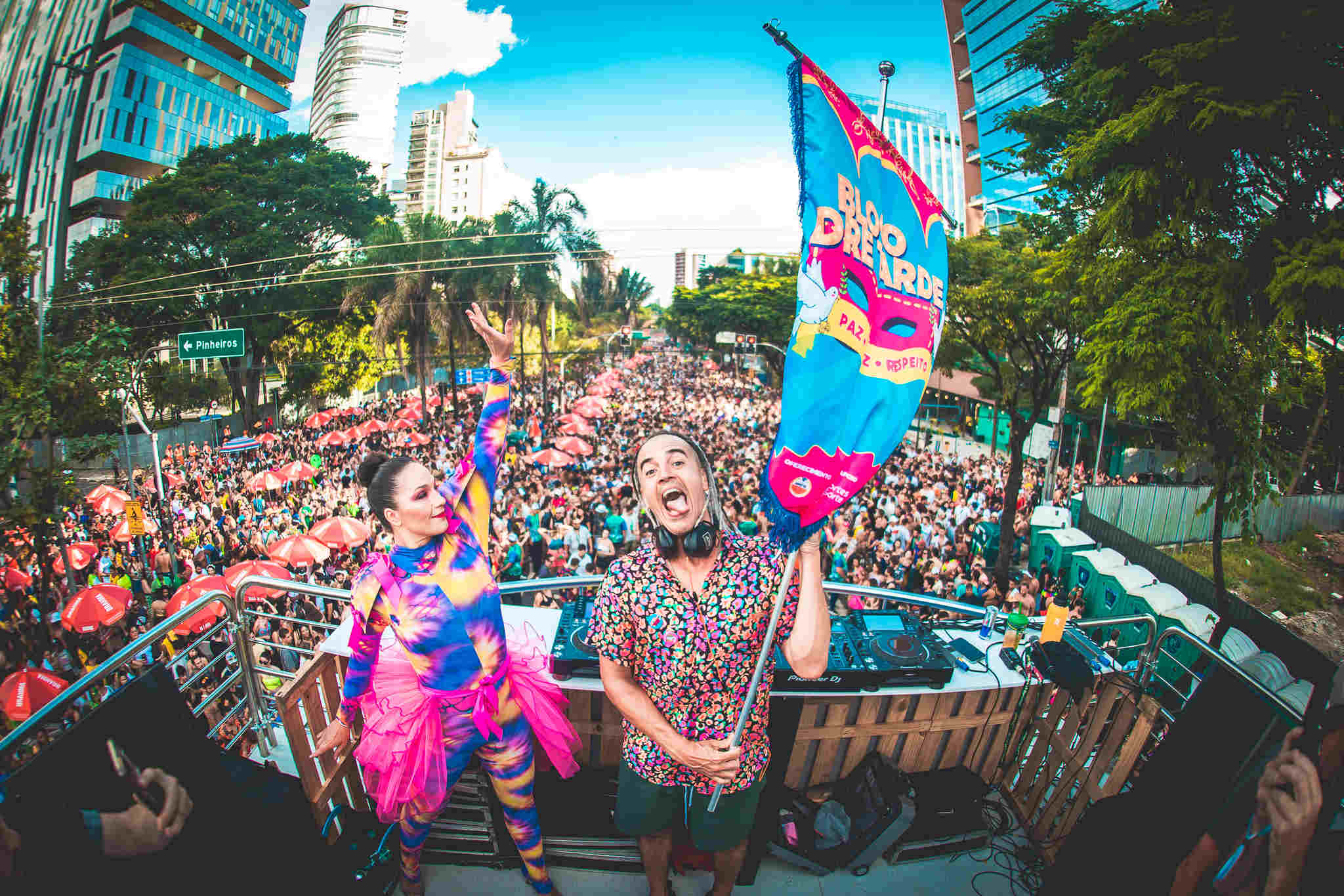 Bloco Dre Tarde alegra multidao de mais de 35 mil pessoas no Carnaval de rua de Sao Paulo POP CYBER