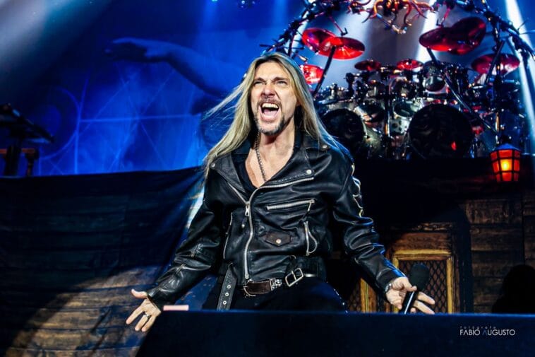Edu Falaschi é convidado especial no show de Def Leppard e Mötley Crüe 1 Edu VeraCruz DVD Show 52 POP CYBER
