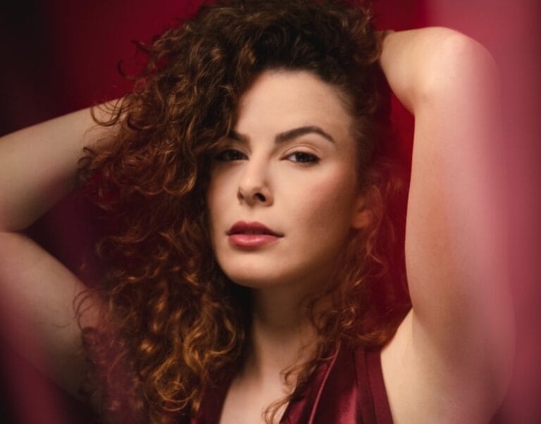 Carla Melo fala sobre seu novo single: “Conexão através da música” 2 Carla Melo