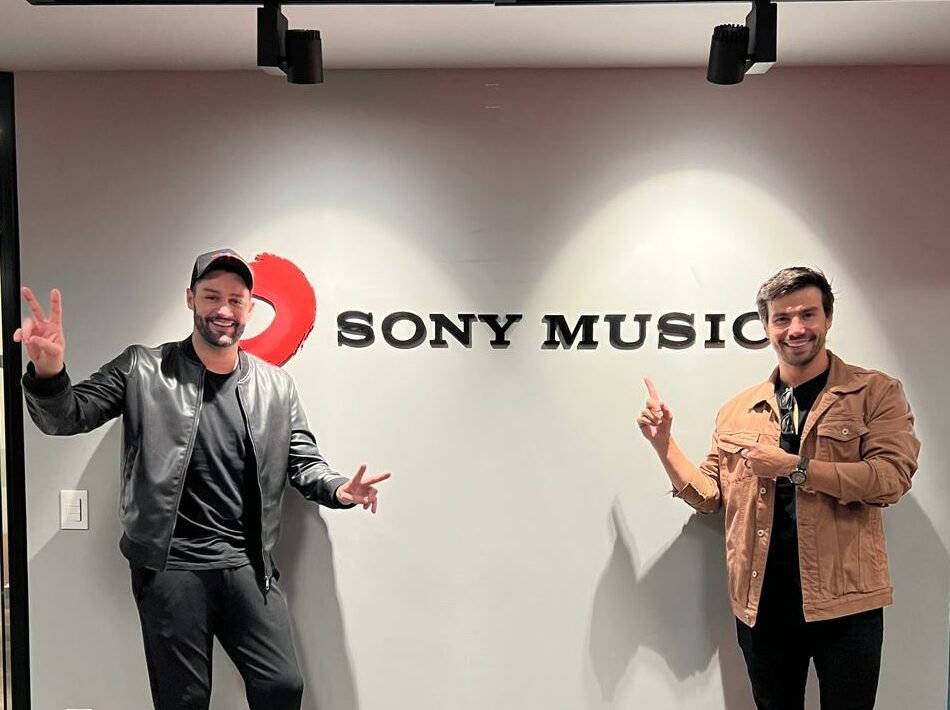 Munhoz e Mariano assinam contrato com a Sony Music e se preparam para os proximos lancamentos e1684969887306 POP CYBER