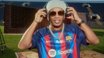Spotify e Ronaldinho Gaucho Barca Legends revela as musicas que marcaram sua passagem pelo FC Barcelona POP CYBER