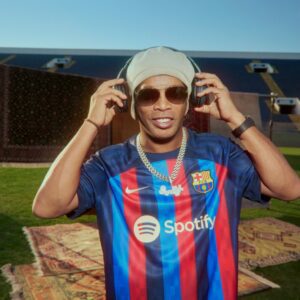 Spotify e Ronaldinho Gaucho Barca Legends revela as musicas que marcaram sua passagem pelo FC Barcelona scaled e1684246363191 POP CYBER