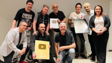 Roupa Nova recebe placa comemorando 1 milhao de inscritos no canal da banda no Youtube POP CYBER