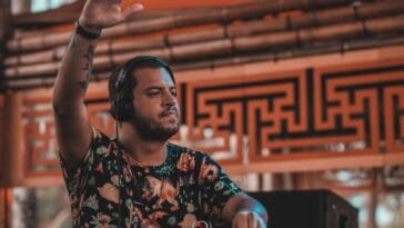 FlexB lanca duas faixas colaborativas pela OMNES Records POP CYBER