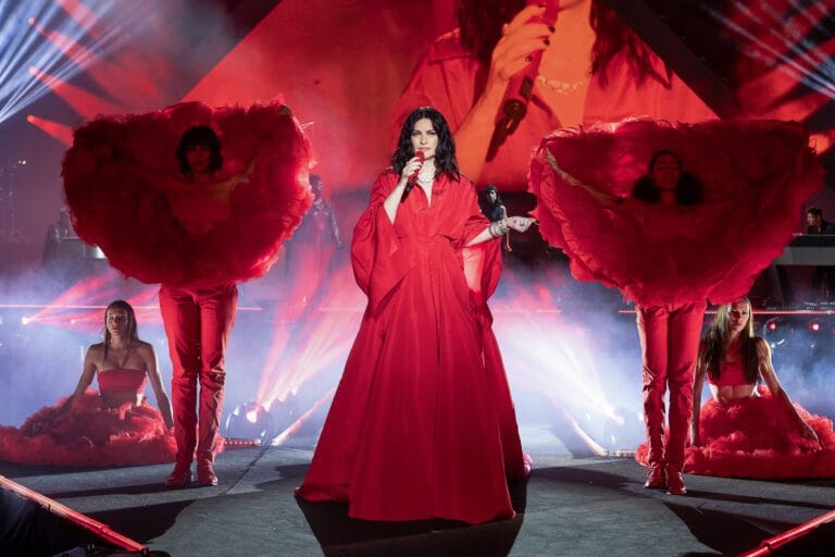 Laura Pausini inicia nova turnê com 3 shows esgotados em Veneza 2 Laura Pausini