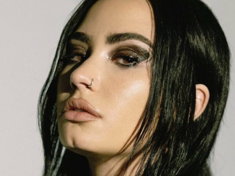 Demi Lovato se une a Slash, do Guns N' Roses, para lançar versão rock de Demi Lovato