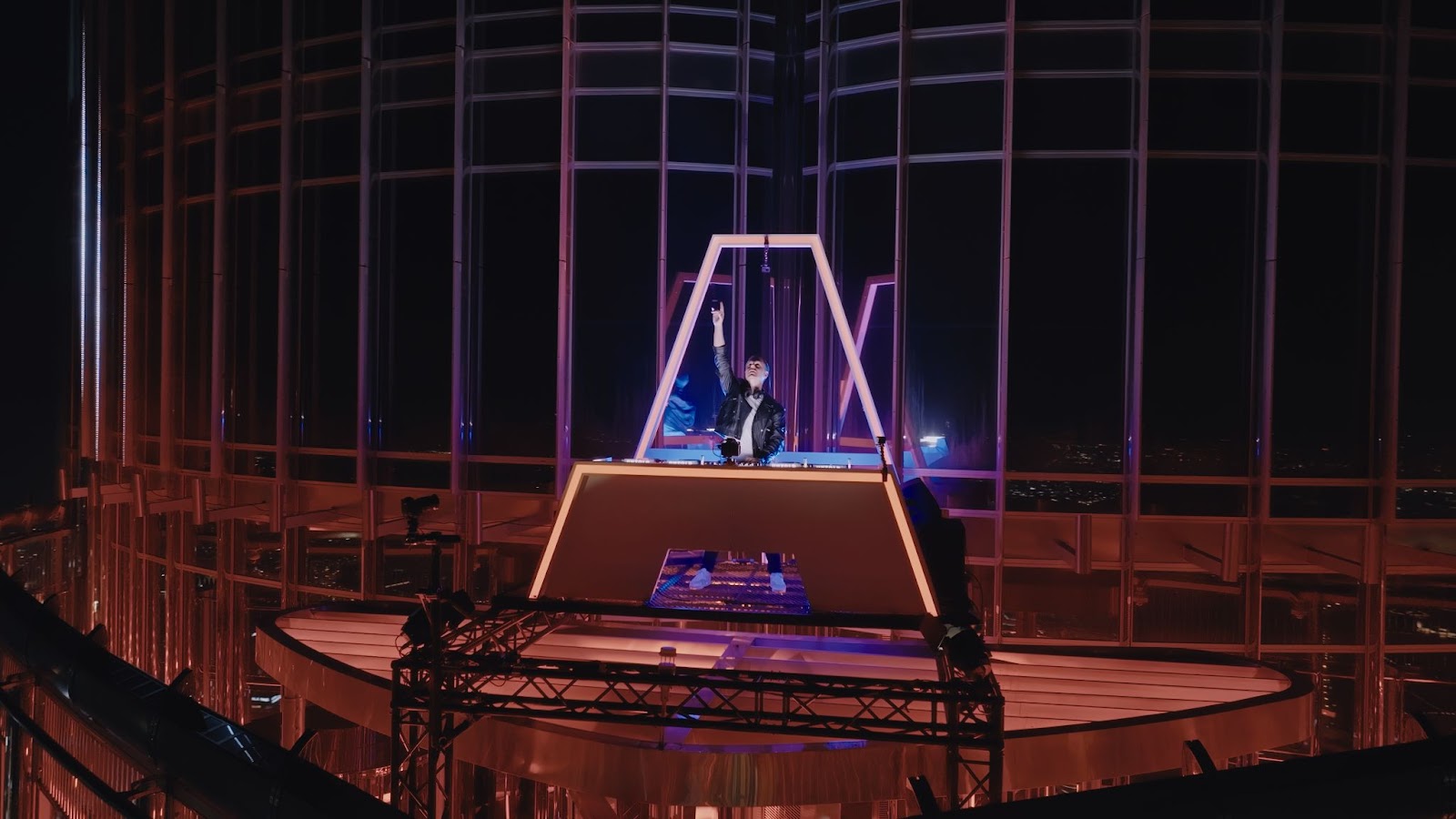 UNTOLD Dubai e Armin van Buuren lancam set gravado no predio mais alto do mundo POP CYBER