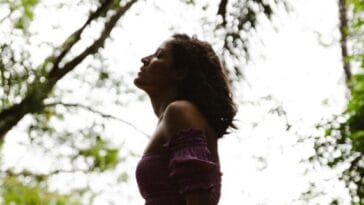 Adri Amorim lanca nova musica autoral para inspirar o dia e incentivar o autocuidado POP CYBER
