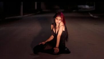 Apos ultrapassar 6 mi de plays no Spotify Lourandes lanca novo projeto musical ZAZ Conteudo POP CYBER