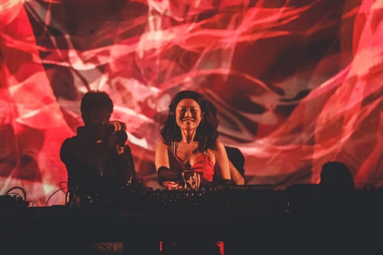 Em B2B com Valentina Luz, Eli Iwasa estreia no Tomorrowland e promete show memorável 2 Eli Iwasa