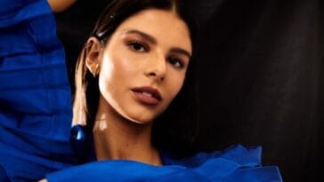 capa Julia Levy Banho 1 POP CYBER
