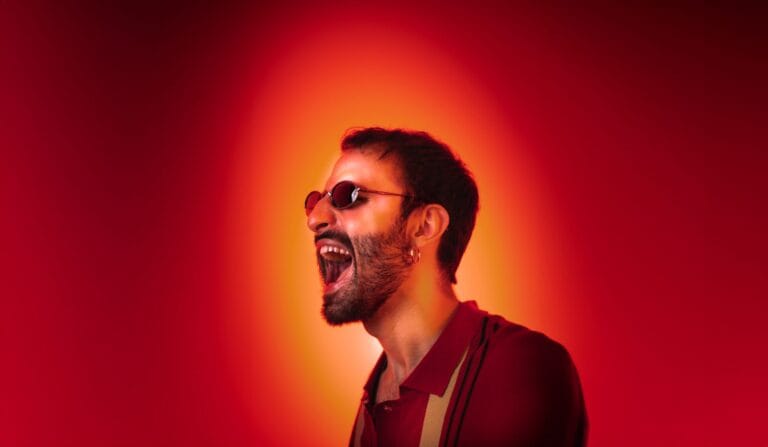 Destaque da MPB o cantor Caramico lança clipe da música “Uma Trégua Caramico