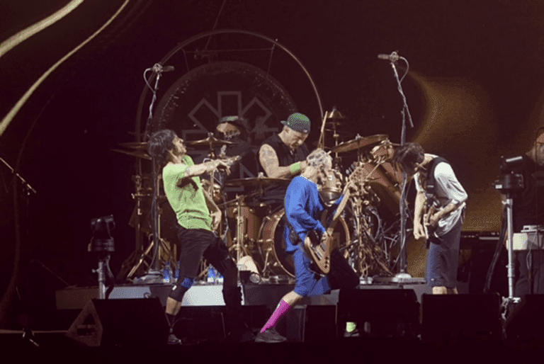 Red Hot Chili Peppers inicia etapa de 2023 na América Latina com show esgotado em San José, Costa Rica 2 Red Hot Chili Peppers