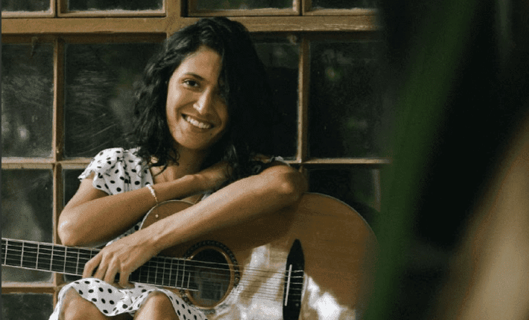 Adri Amorim fecha 2023 com a inspiradora faixa Adri Amorim