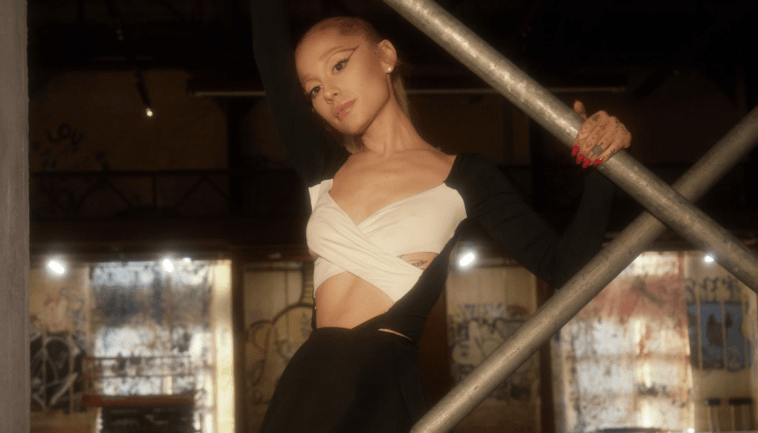 Ariana Grande e Jennifer Lopez estão entre os lançamentos da semana 2 Agatha