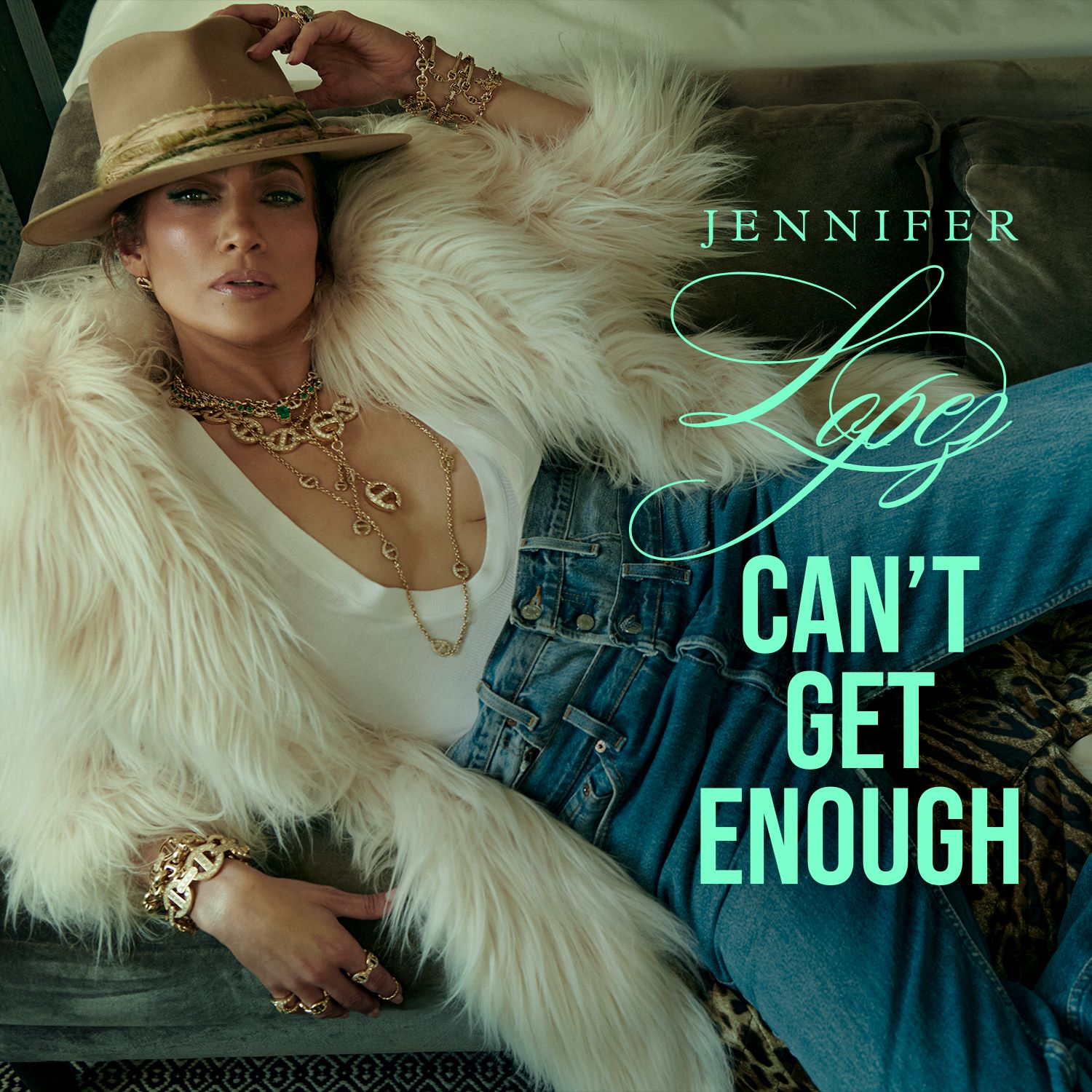 Jennifer Lopez esta de volta a musica com single 22Cant Get Enough22 que ganha um clipe POP CYBER