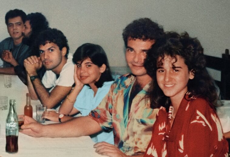 Coca-Cola revive momentos icônicos do Cazuza com o lançamento da plataforma Foodmarks no Brasil 1 Cazuza POP CYBER