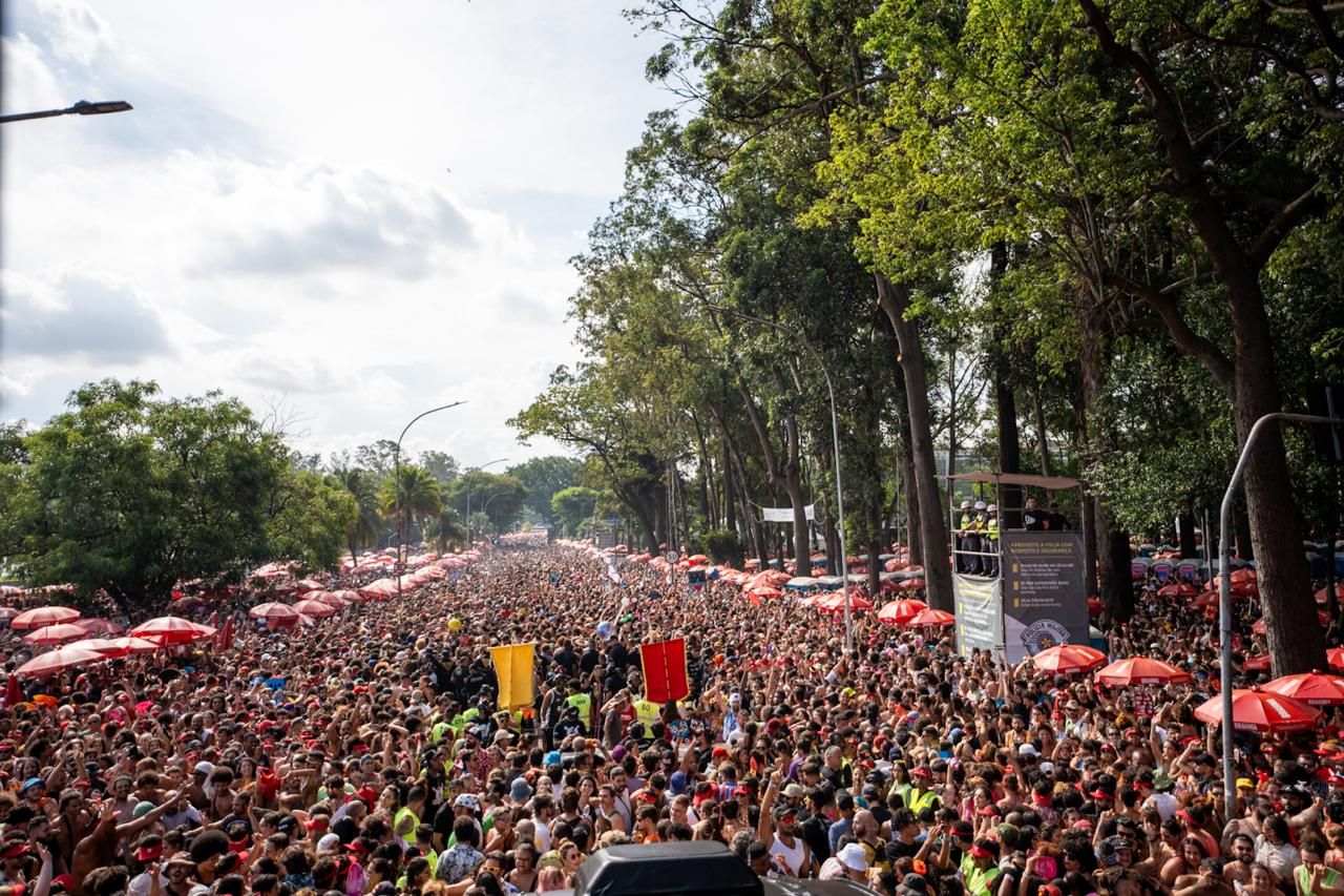 Coletivo Pipoca contou com mais de 560 mil folioes neste sabado 17 na regiao do Ibirapuera apos os desfiles da Orquestra Voadora e Navio Pirata BaianaSystem POP CYBER
