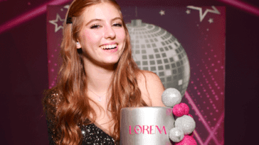 Famosos prestigiam festa de Lorena Queiroz POP CYBER