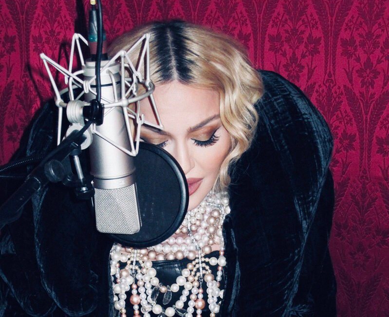 Para celebrar os 100 anos do Itau Madonna estrela filme destacando por que ela e feita do futuro e1708551233676 POP CYBER