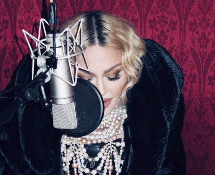 Madonna libera pela primeira vez o uso da música ‘Vogue’ em um filme publicitário 1 Para celebrar os 100 anos do Itau Madonna estrela filme destacando por que ela e feita do futuro e1708551233676 POP CYBER