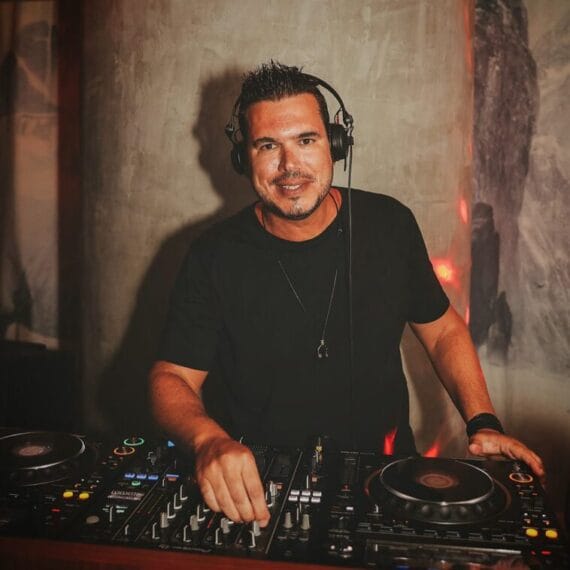 Em plena Miami Music Week Leo Oliver lanca No Closer pela Pyro sub label da Kontor 1 1 scaled POP CYBER