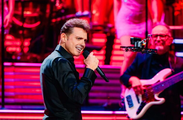 Luis Miguel continua quebrando recordes e após 12 anos desembarca em São Paulo para única apresentação 1 Luis Miguel Photo Credit Ramon Gomez 1 e1710366189591 POP CYBER