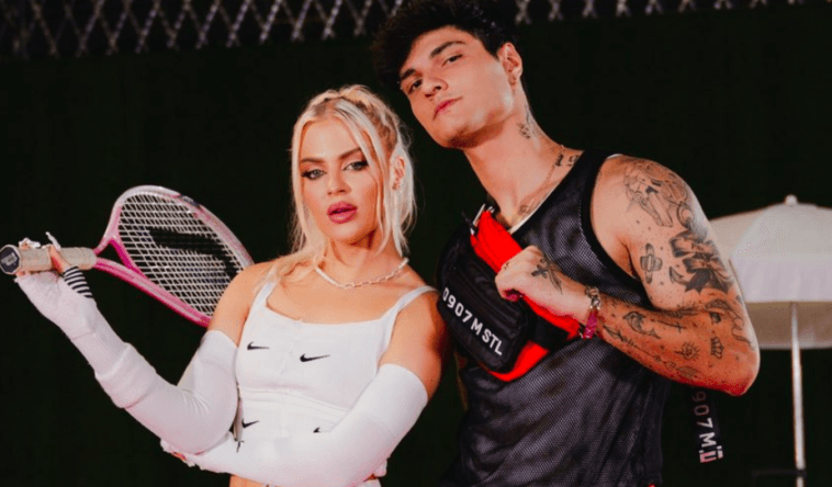 Davi Kneip celebra marca de 1 bilhão de reproduções de uiza sonza e davi POP CYBER