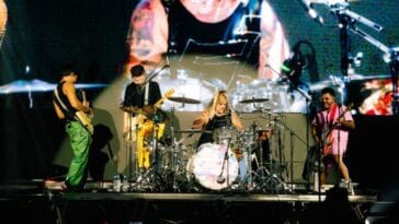 Emocao e nostalgia tomam conta do publico de Belo Horizonte em show da Restart scaled POP CYBER