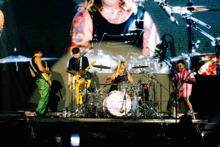 Emocao e nostalgia tomam conta do publico de Belo Horizonte em show da Restart scaled POP CYBER