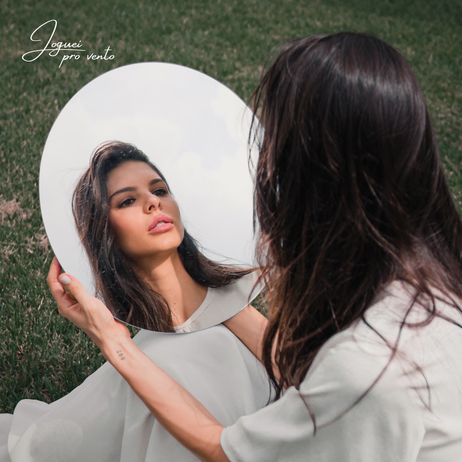 Julia Levy lanca seu primeiro single autoral 22Joguei Pro Vento22 uma cancao sobre autoconhecimento e recomecos POP CYBER