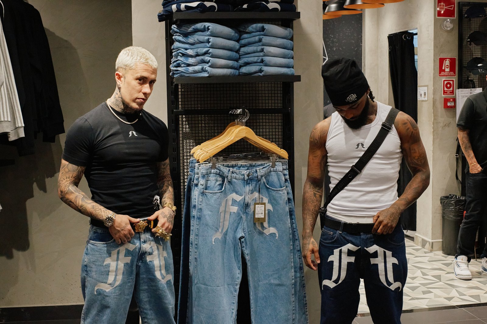 MC Daniel assina nova linha jeans da Kings Sneakers POP CYBER