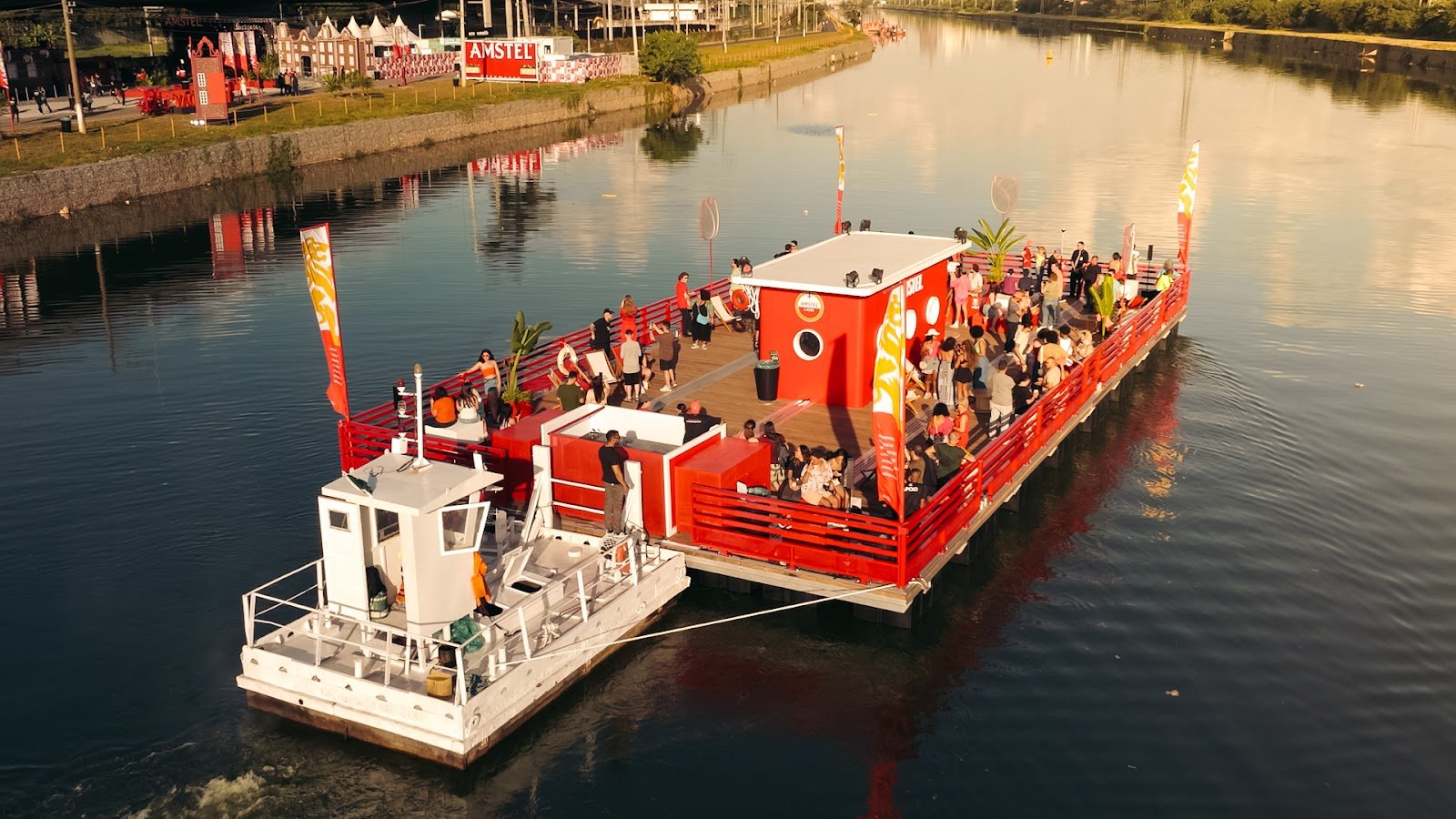 Mais de 2 mil pessoas navegaram pelo Rio Pinheiros durante o 1o final de semana do Espirito de Amsterdam POP CYBER