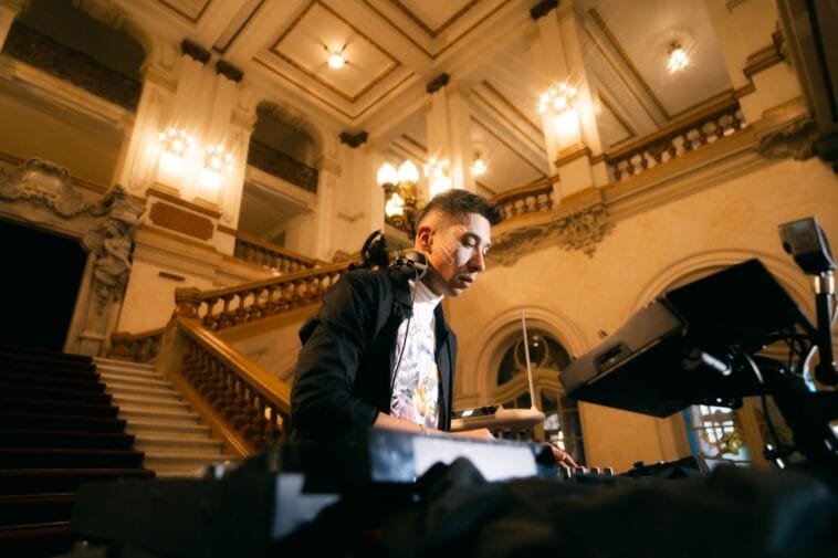 Techno e música clássica no Teatro Municipal de São Paulo: confira feito inédito do artista Jhonatan Ospina 1 Techno e musica classica no Teatro Municipal de Sao Paulo confira feito inedito do artista Jhonatan Ospina scaled POP CYBER