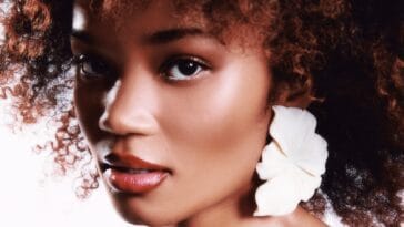 Agnes Nunes lanca22Gente Falsa e Morrer Brincando de Amor22 primeiros singles de seu futuro album POP CYBER