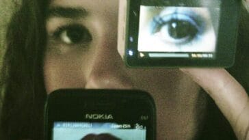Cantora Tontom filha da atriz Heloisa Perisse acaba de lancar seu trabalho autoral scaled POP CYBER