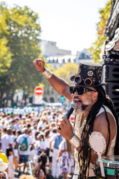 Carlinhos Brown Fotos He 769ber Barros scaled POP CYBER