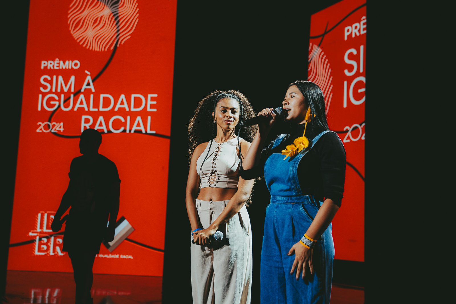 Seu Jorge Alcione Xuxa e Pericles entre outros no Premio Sim a Igualdade Racial POP CYBER