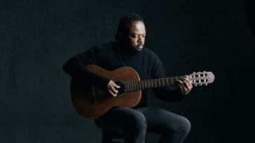 Xande de Pilares esta perto de estrear a turne Xande Canta Caetano em Salvador scaled POP CYBER