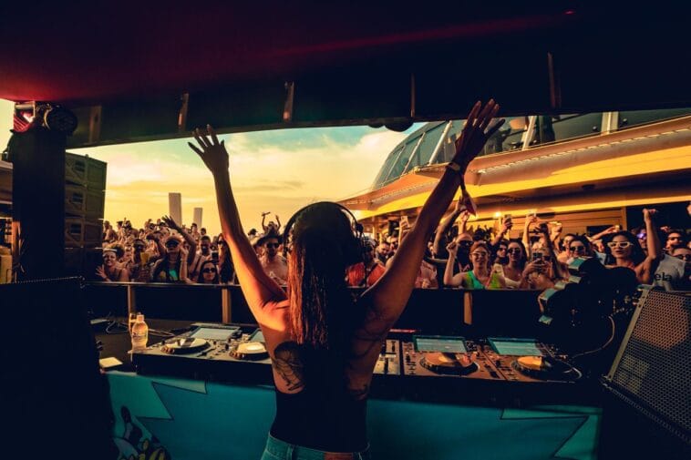 Eli Iwasa retorna à Só Track Boa e prepara B2B inédito com Carola 2 Eli Iwasa