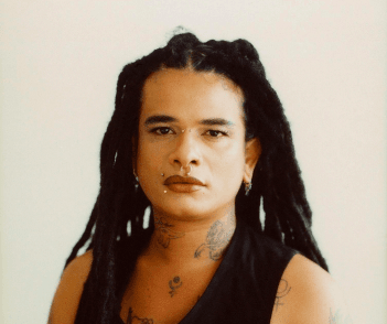 Paulete Lindacelva lança seu EP de estreia “Guabiraba Chicago” com BADSISTA e grandes artistas 1 Paulete Lindacelva