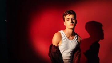 Sam Sabbá lança clipe do projeto autoral Lovers in the Night