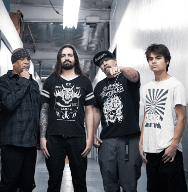 Suicidal Tendencies disponibiliza o clipe de “NÓS SOMOS FAMÍLIA” 1 Suicidal Tendencies estreia nova formação em turnê pelo Brasil e lança single com participação de músicos e atletas brasileiros