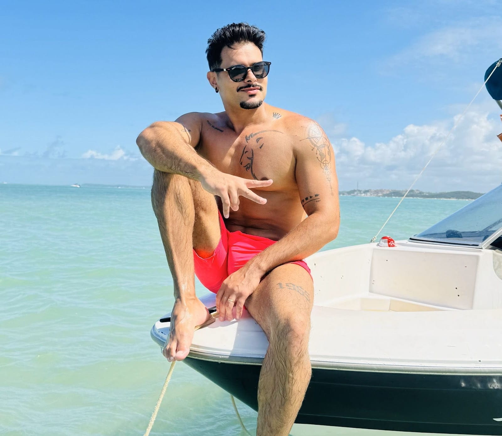 Cantor e ex-reality decide tirar alguns dias de férias e descansar no ‘Caribe Brasileiro’