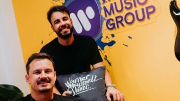 Clayton & Romário assinam com a Warner Music e celebram nova fase na carreira