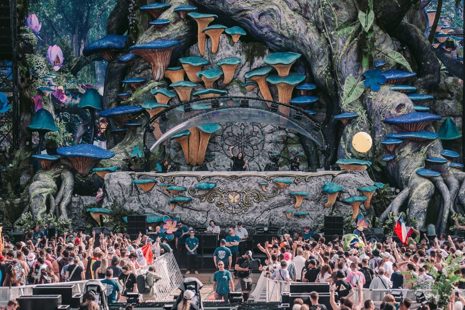 Maior DJ do Brasil, ANNA estreia no Mainstage do Tomorrowland Bélgica com música nova pela label de Charlotte de Witte